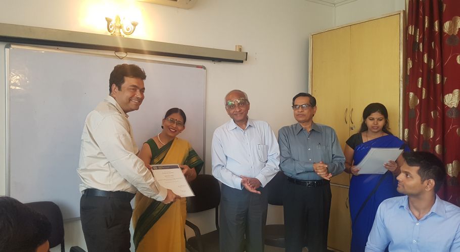 Sh. Sanjay Kumar Chakrabarty from Haldia Dock Complex recieving his certificate after attending the RSFTM Program of CILT from 30 Apr - 04 May 2018